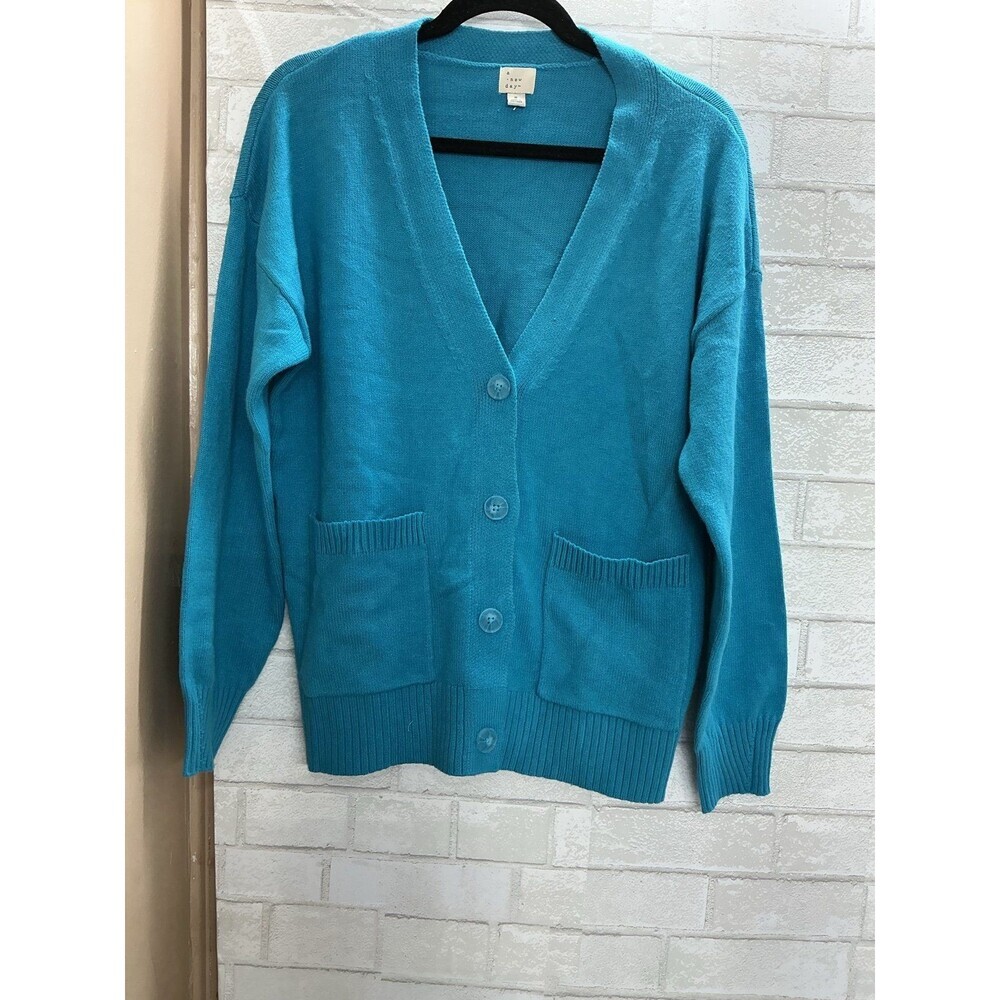 A new day sweater size M